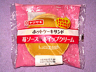 ホットケーキサンド苺ソース＆ホイップクリーム