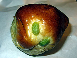 ずんだクリームチーズあんぱん