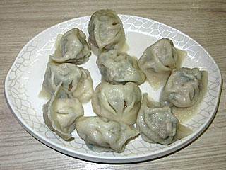 シーフードと豚肉入り茹で餃子