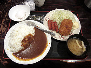 カレーライス牛肉コロッケ赤ウインナー定食