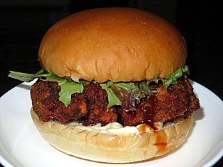 カリッとももの縁バーガー赤カリバーガー