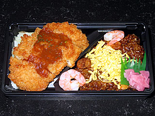 岡山名物えびめしとデミカツ丼