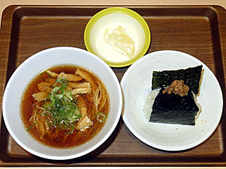 醤油半ラーメンと青唐辛子味噌おにぎり