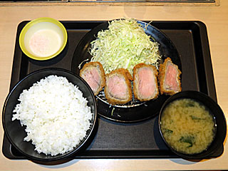 �Ɍ����A�q������H