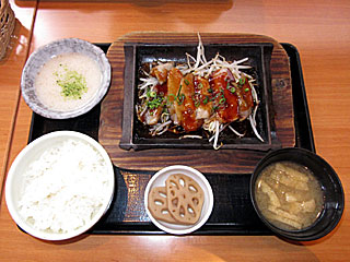 豚トロ生姜焼きとろろ飯