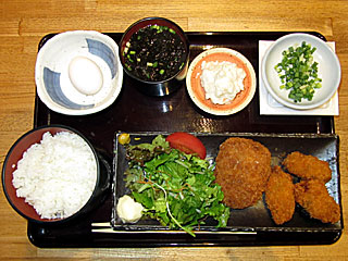 イベリコ豚のコロッケとカキフライ定食