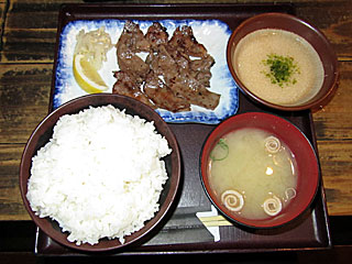 牛タンとろろ定食