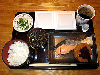 鮭焼きメンチカツ定食