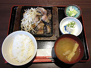 鉄板牛ステーキ定食