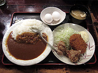 カレーライス牛肉コロッケ唐揚げ定食