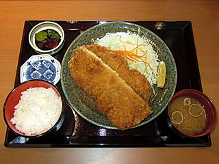 わらじメンチカツ定食