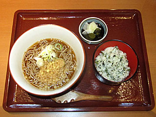 そばとかやくご飯定食