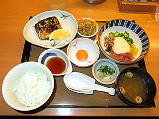 ねばとろごはんと焼魚の定食