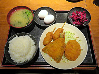 うずらウインナー串アジフライコロッケ定食