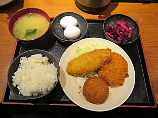 チーズインメンチカツハムカツ白身魚フライ定食