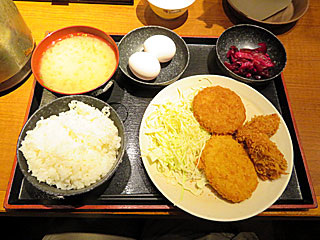 メンチカツカキフライコロッケ定食