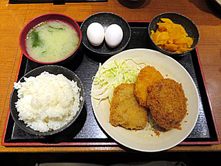 メンチカツイカ野菜カツコロッケ定食