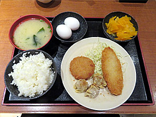 チーズインメンチカツ白身魚フライシューマイ定食