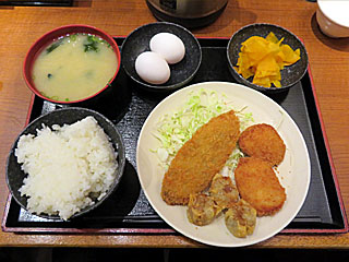 チキンカツ白身魚フライシューマイ定食