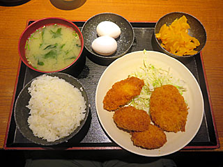 チキンカツサーモンフライコロッケ定食