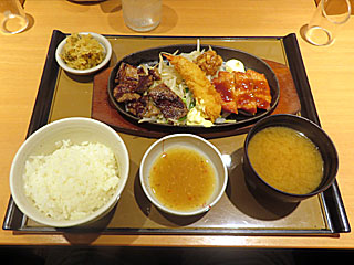 カットステーキミックス定食ペッパーガーリックソース