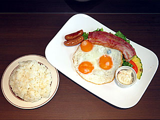 スリーエッグベーコンプレート