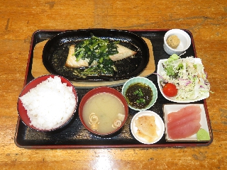 マグロ腹身ステーキバター焼き定食