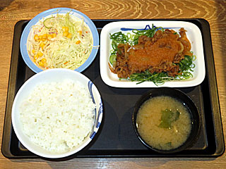 ネギたっぷり牛肉のエスニック炒め定食