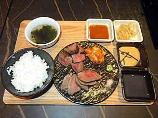 幸せ牛タンローストビーフ定食