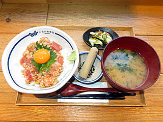三崎まぐろのネギトロ丼味噌汁セット