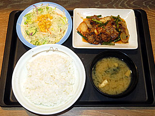 牛焼肉ピリ辛炒め定食